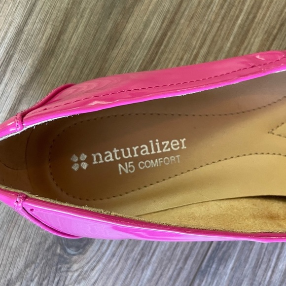 Naturalizer Hot Pink Patent Leather Slip On Loafer Shiny Barbie core Ballet Shoe - Picture 4 of 7